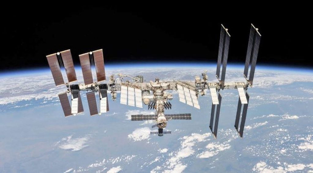 La Estación Espacial Internacional (ISS, por su sigla en inglés). Distintos países participan del programa de experimentación y desarrollo científico en este laboratorio orbital, permanentemente tripulado.