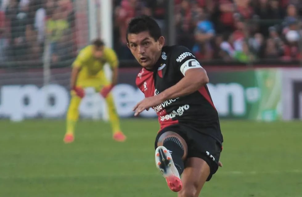 El tucumano tiene 37 años y convirtió cuatro goles en 10 partidos.