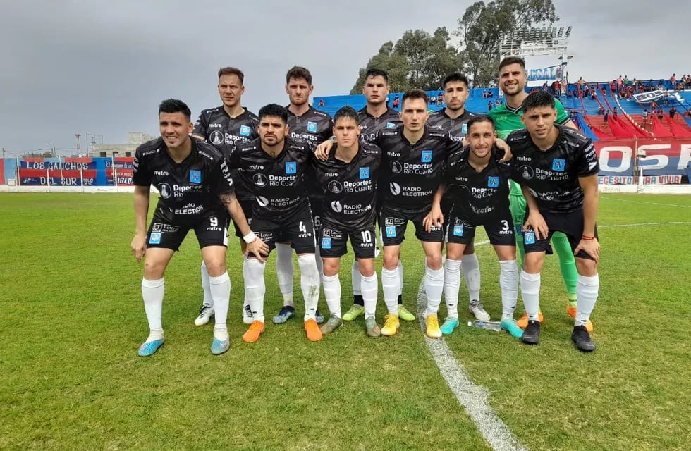 La formación de Estudiantes en Santiago, donde perdió 1 a 0 ante Güemes (Prensa Estudiantes).