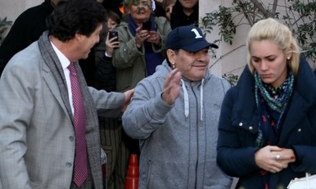 Maradona fue intervenido quirúrgicamente por segunda vez en el Instituto Oftalmológico Zaldívar.