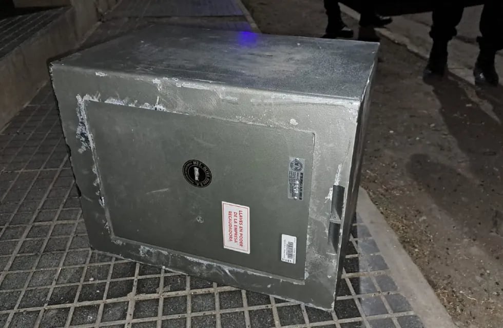 La Policía recuperó una caja de seguridad robada de un Rapipago.