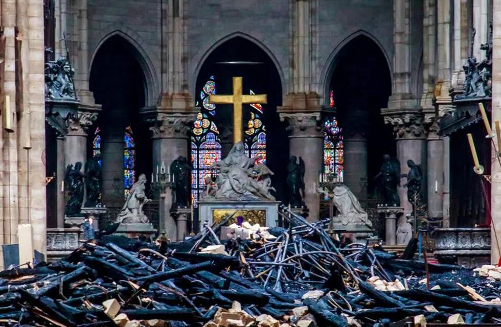 Así quedó por dentro la catedral de Notre Dame tras el incendio. REUTERS