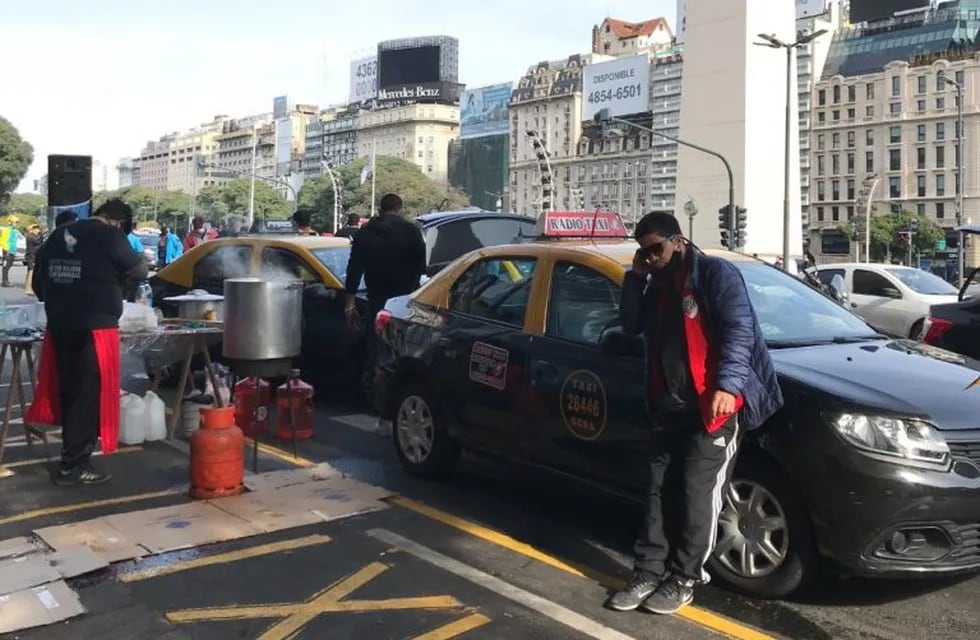 Taxistas protestaron en el Obelisco (Foto: Twitter/lagarfernandez)