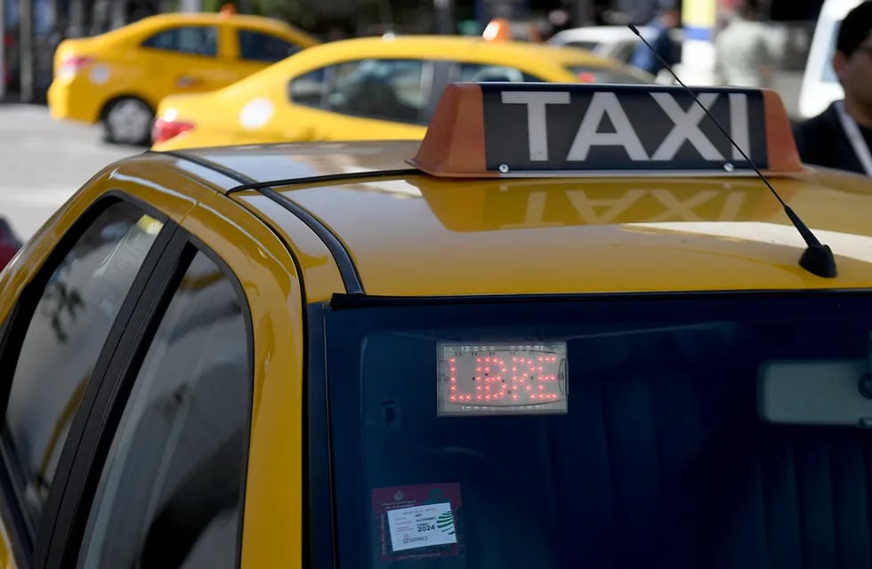 Córdoba: aumentan un 40% taxis y remises. (Ramiro Pereyra / La Voz)