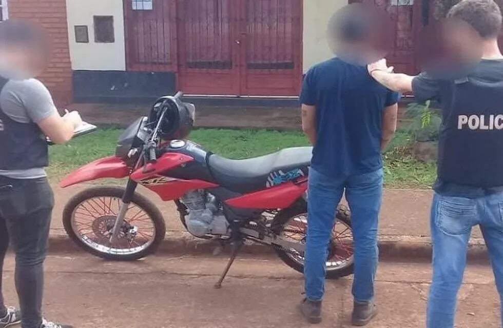Conducía una motocicleta robada y fue detenido en Puerto Piray.