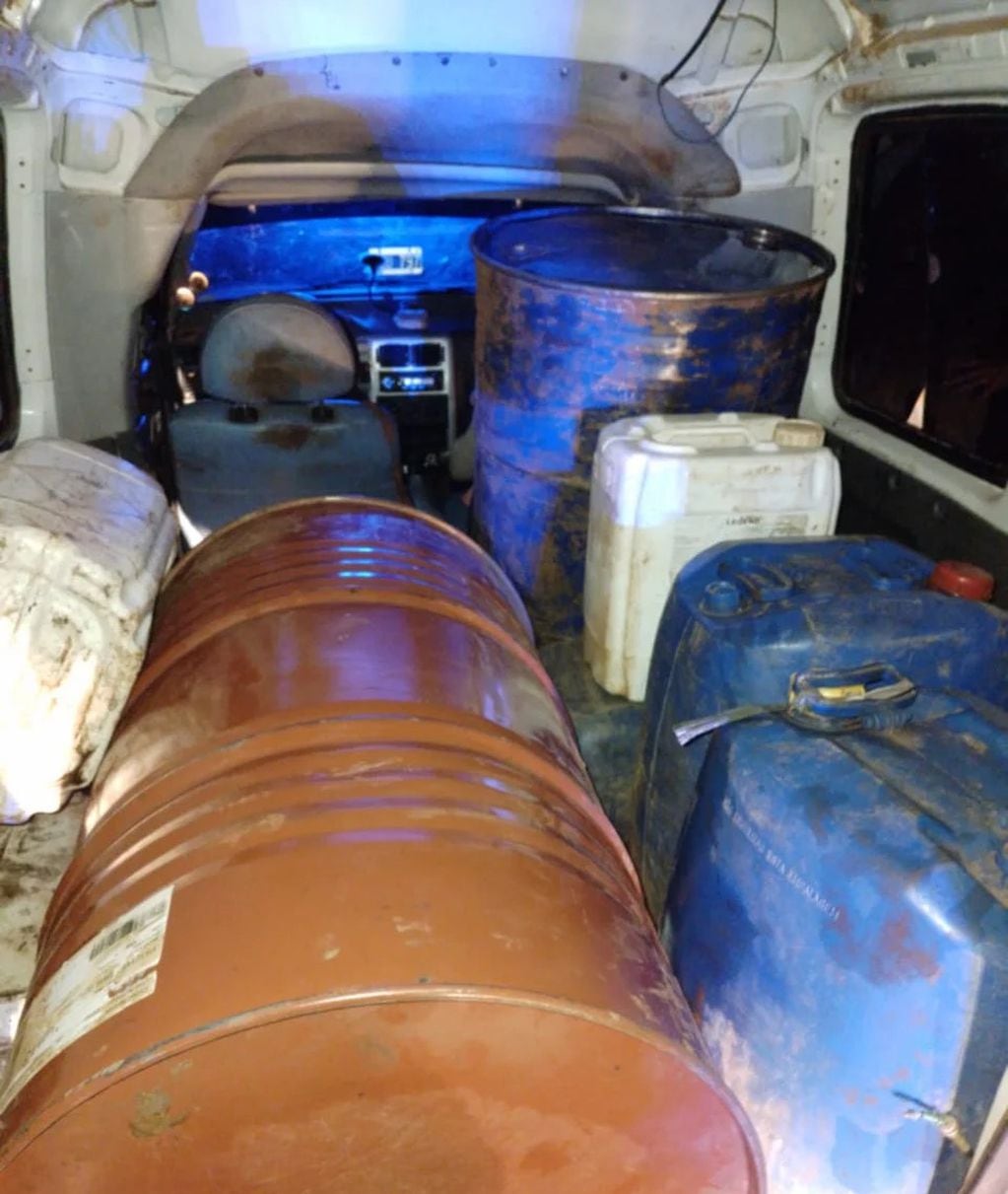 Operativos en Eldorado: incautan combustible en dos intervenciones policiales.