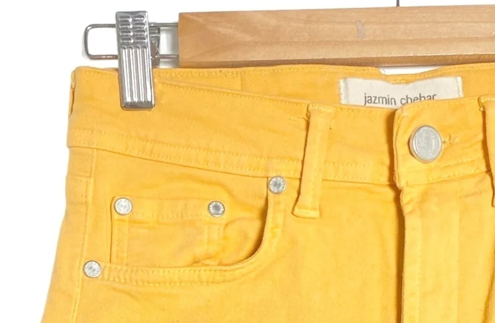 Outlet: dónde comprar un jean original de Jazmín Chebar a $48.000.