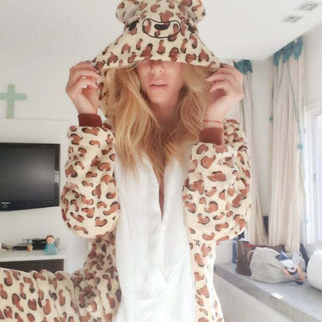 Nicole Neumann hecha una fiera con su nuevo pijama (Instagram)