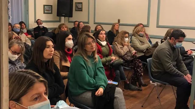 Exitosa charla sobre decoración sustentable en la Sociedad Francesa.