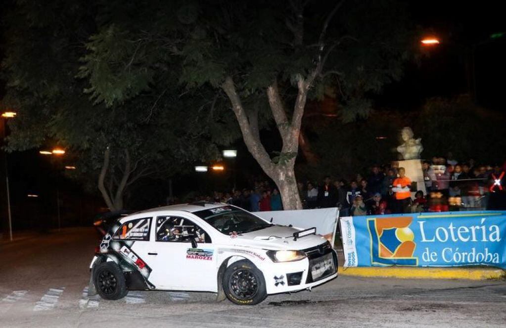 La tercera del Rally Provincial cordobés arrancó con un espectacular súper especial nocturno en Villa Dolores.