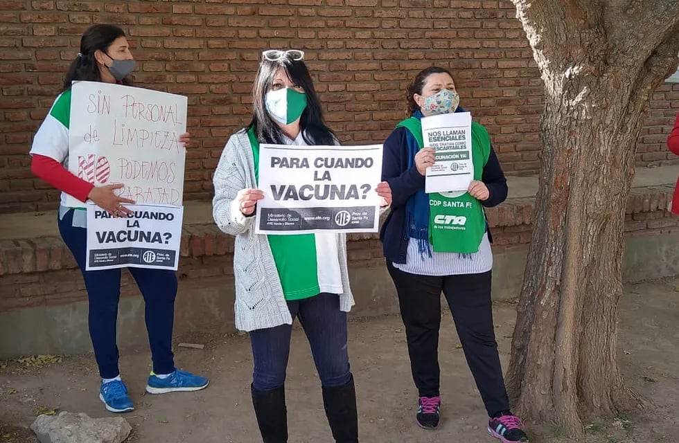 Protesta por vacunas en el CAF N° 30 del barrio Barranquitas