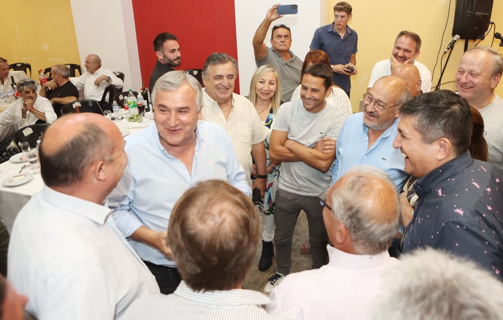 En el marco de una nueva visita política e institucional a Córdoba, Morales mantuvo un encuentro con intendentes radicales de esa provincia.