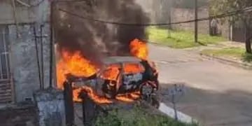 San Fernando: le prendió fuego el auto a su ex con su hija en brazos