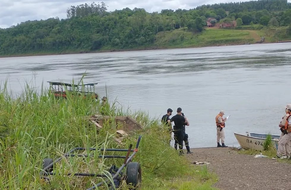 Encontraron sin vida al colombiano que naufragó en las aguas del Paraná en Eldorado.