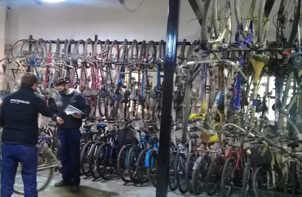 Internos del penal de Bouwer reciclaron bicicletas que se dispondrán para el servicio público (Prensa Gobierno).