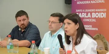 La candidata a senadora nacional Clara García, junto al diputado provincial Pablo Pinotti (izq.) y el concejal Lisandro Mársico (medio)