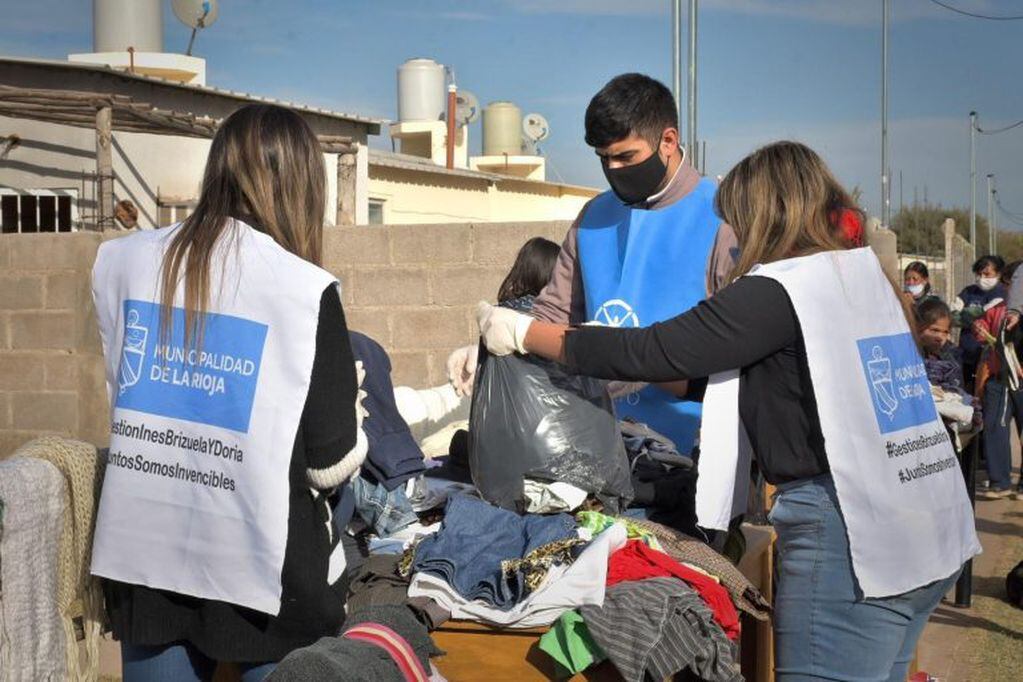 La campaña solidaria 'Abrázame con tu Abrigo' llegó a 250 hogares riojanos