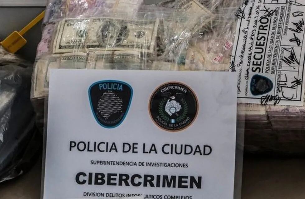 Dinero incautado que salió de los operativos de la banda internacional dedicada al tráfico de medicamentos con sede en Argentina (Policía de la Ciudad)