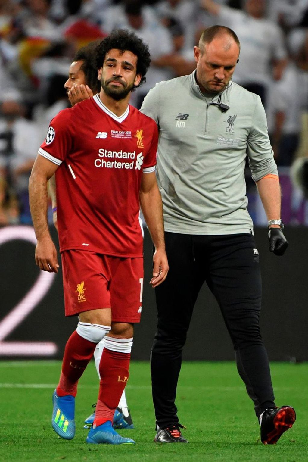 Salah se retira del campo de juego
