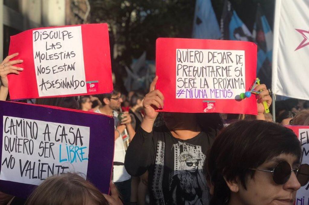 Marcha de mujeres en Rosario por el femicidio de Lucía Pérez