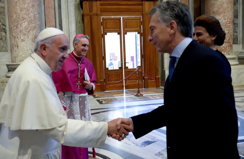 Macri saludó a Francisco por su quinto año como Papa.