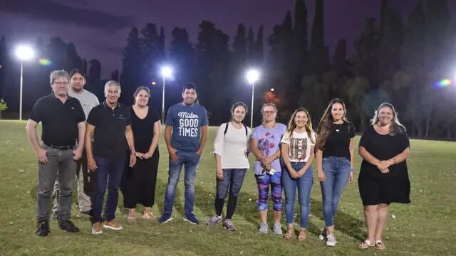 Habilitaron las nuevas luces de la Plaza del barrio Los Arces