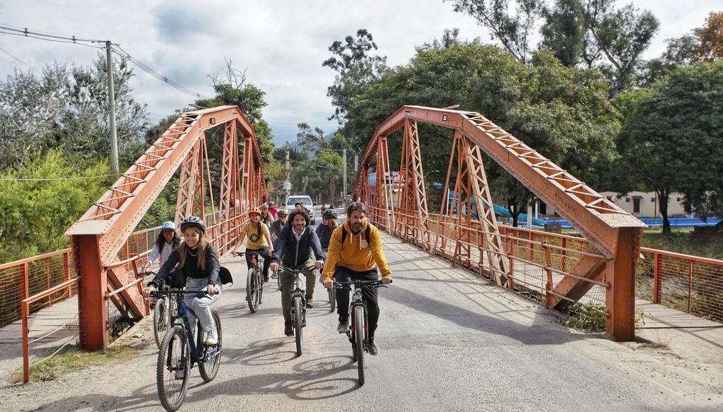 Paseo en bicicleta por San Pedro. Se puede combinar el ejercicio con los rincones más hermosos en un paseo por la villa. (Gentileza: Ente Tucumán Turismo/Gerardo Iratchet)
