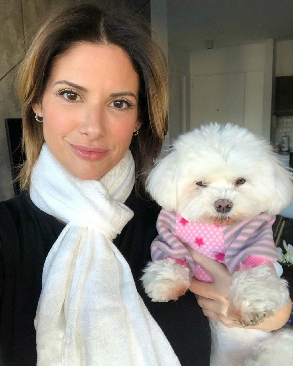 Alessandra Rampolla y su perra Lola, cuando todavía estaban en Buenos Aires. (Instagram)