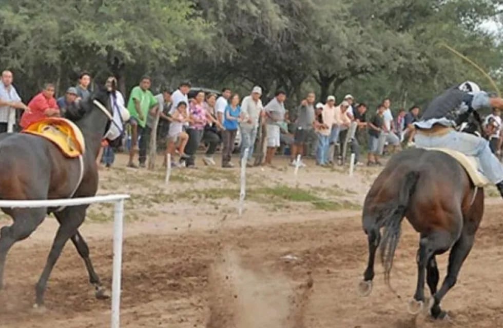 En los últimos días se organizó una carrera entre caballos y motos en Corrientes y generó indignación en la sociedad. (Imagen ilustrativa).