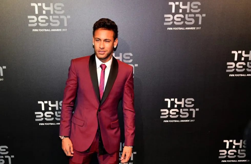 ¿Neymar se copió de Lionel Messi y usó el mismo traje?