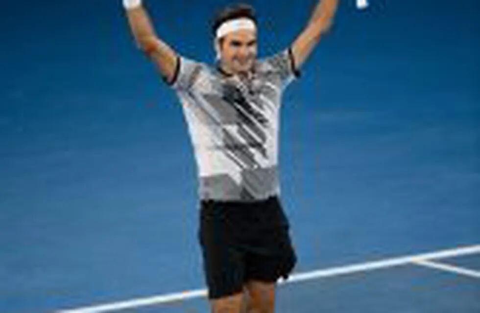 El suizo Roger Federer, celebrando el 24/01/2017 su pase a las semifinales en el Abierto de Australia, en Melbourne, tras dar una lección de 