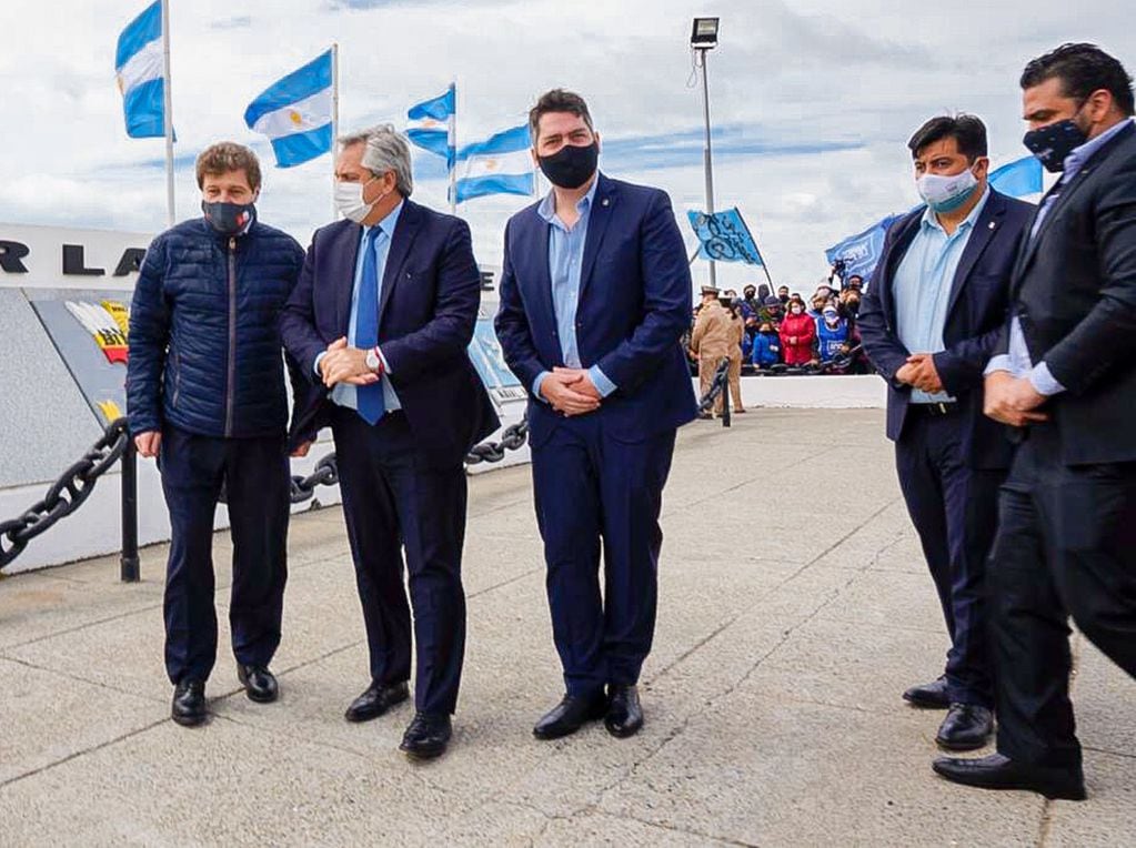 El Presidente visitó el Monumento a los Héroes de Malvinas en su visita a la ciudad de Río Grande