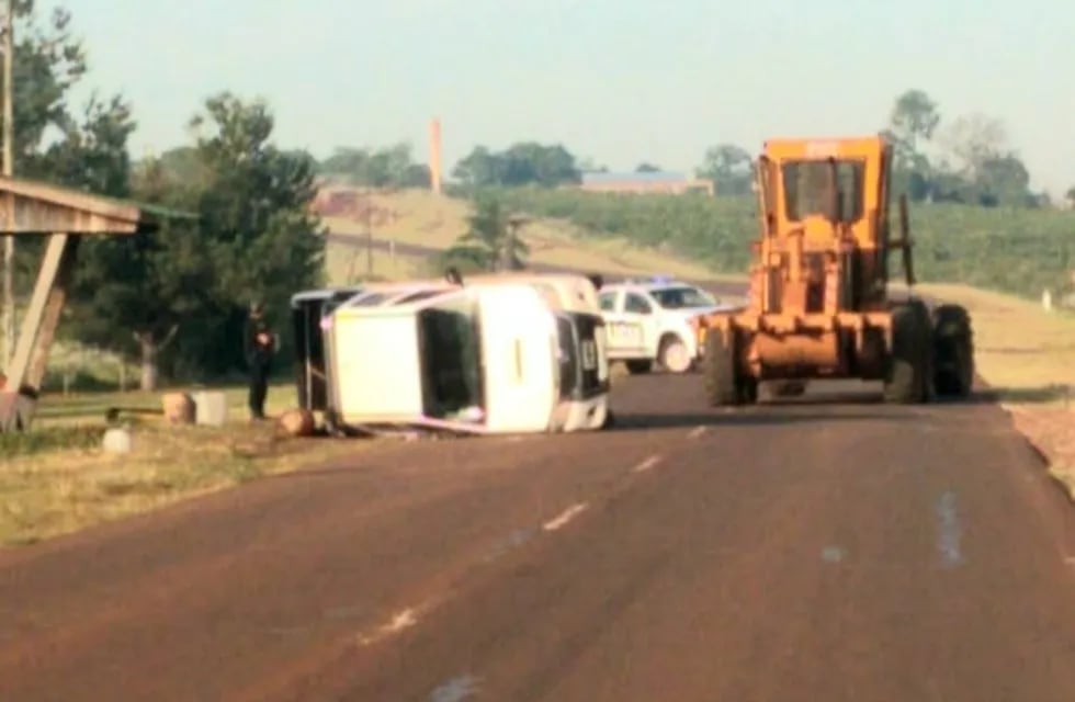 Itacaruaré: una camioneta despistó sobre la ruta N°2 y sus ocupantes resultaron ilesos
