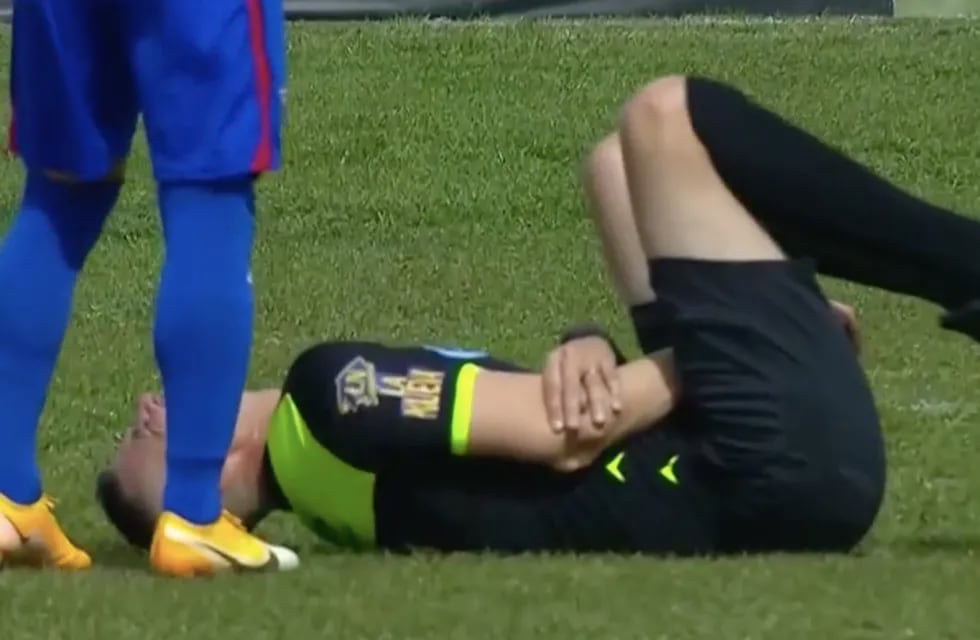 La escalofriante lesión de José Carreras en el partido entre Deportivo Maipú y Tigre.