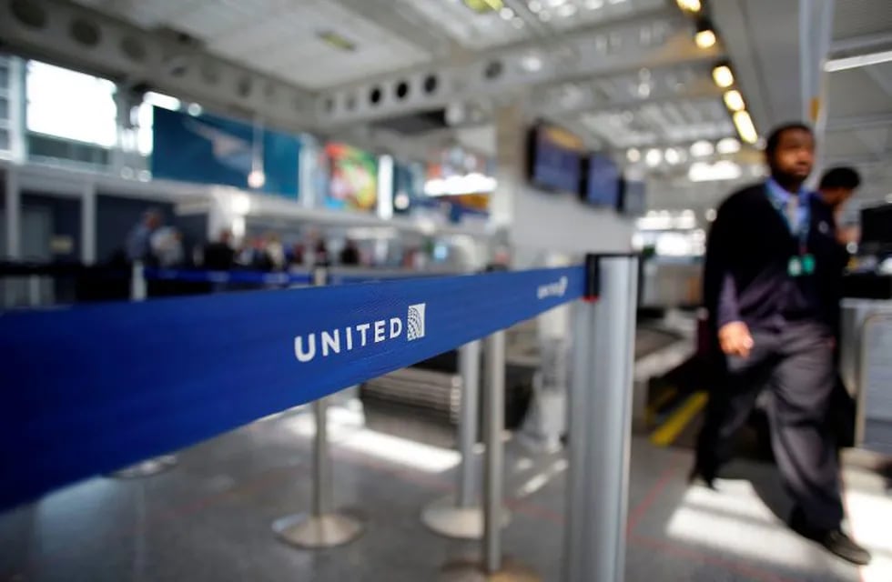 United Airlines tuvo que cancelar los vuelos baratísimos de Santiago de Chile a Sidney que puso en venta online. / AFP PHOTO / Joshua LOTT