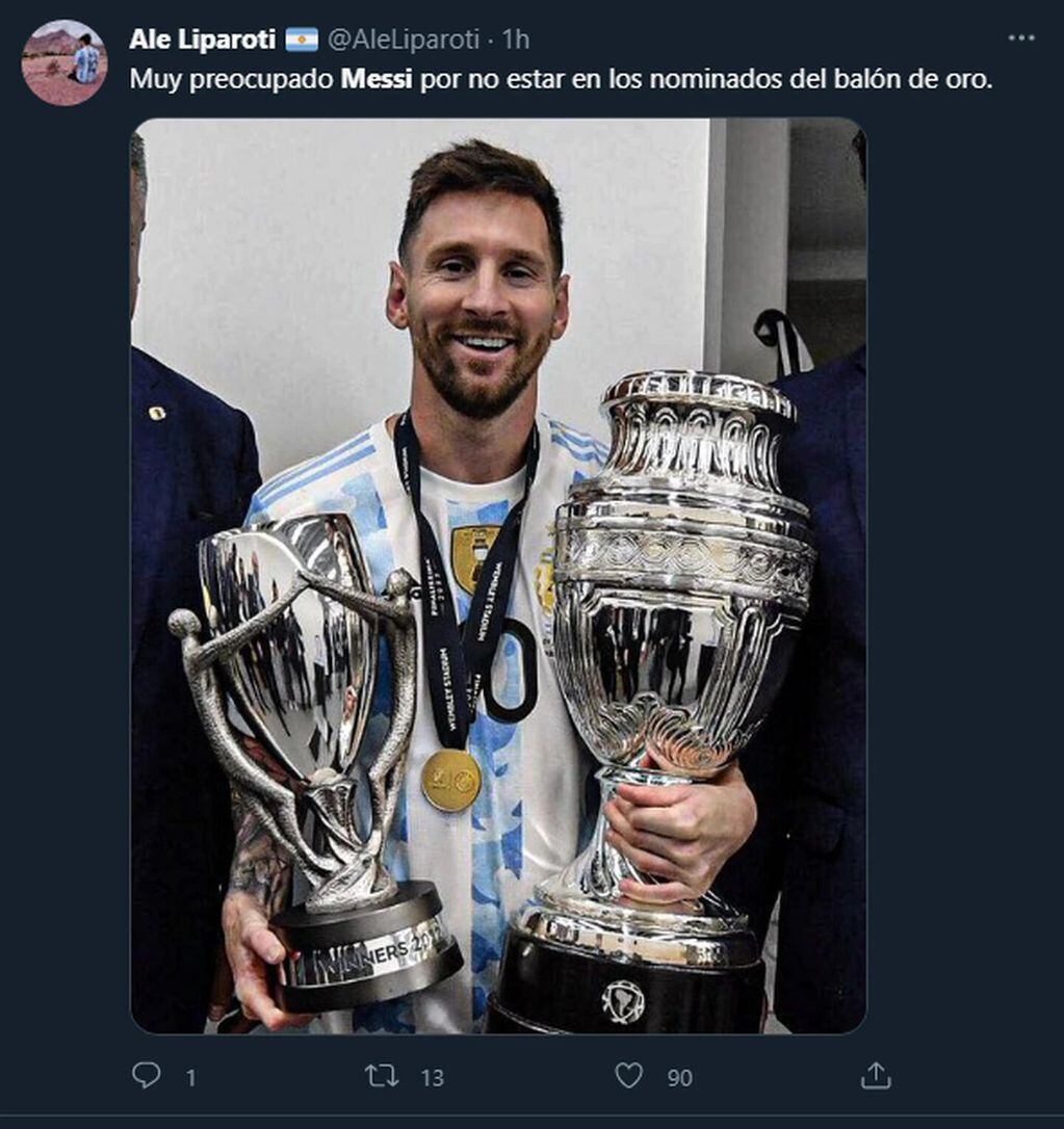 Messi con los trofeos que ganó con la Selección Argentina.