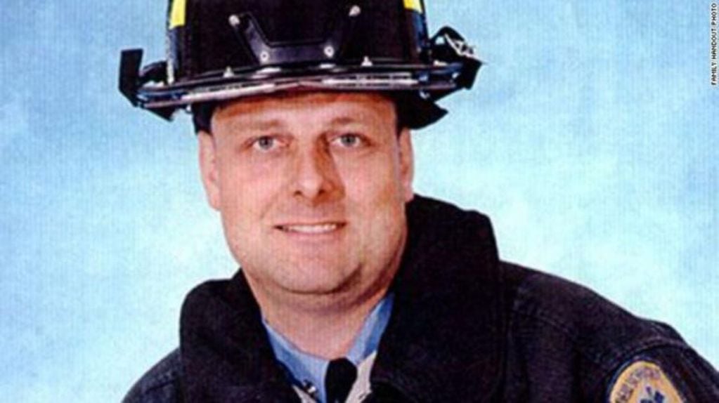Michael Haub, el bombero cuyos restos fueron identificados días atrás. Foto: CNN.