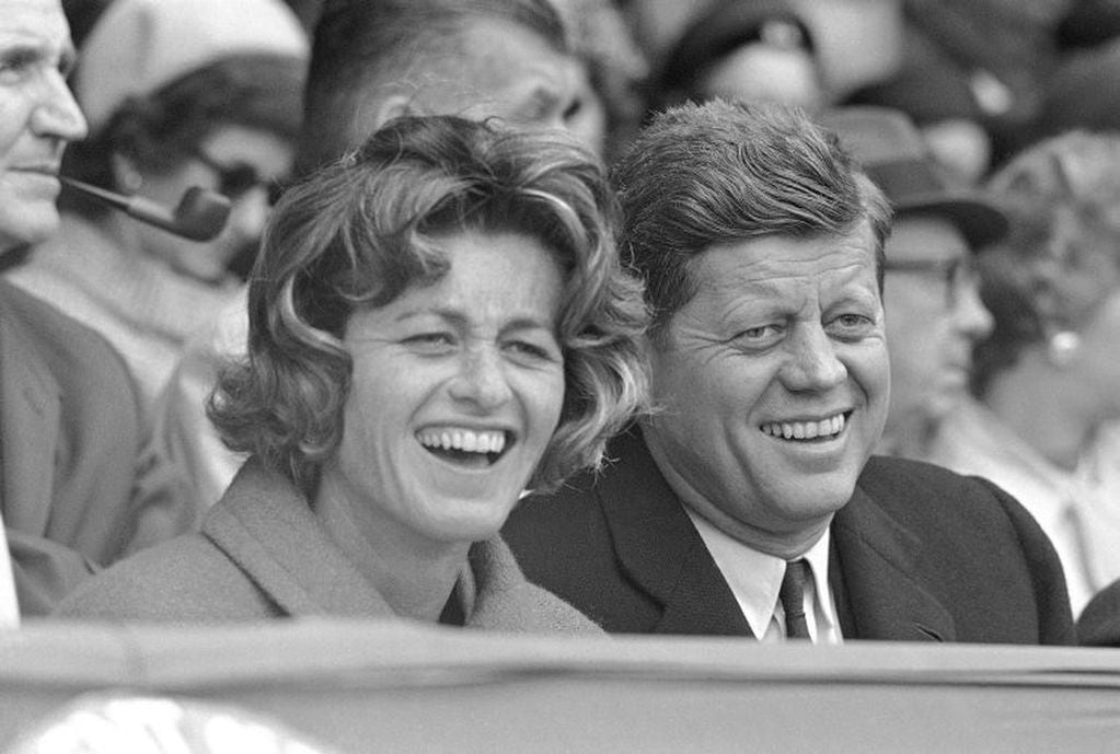 John F. Kennedy y su hermana menor, Jean Kennedy Smith. Si bien fue el presidente estadounidense que impulsó el proyecto Apolo, la misión llegó a la Luna durante la gestión de Richard Nixon (gobernó entre 1969 y 1974).