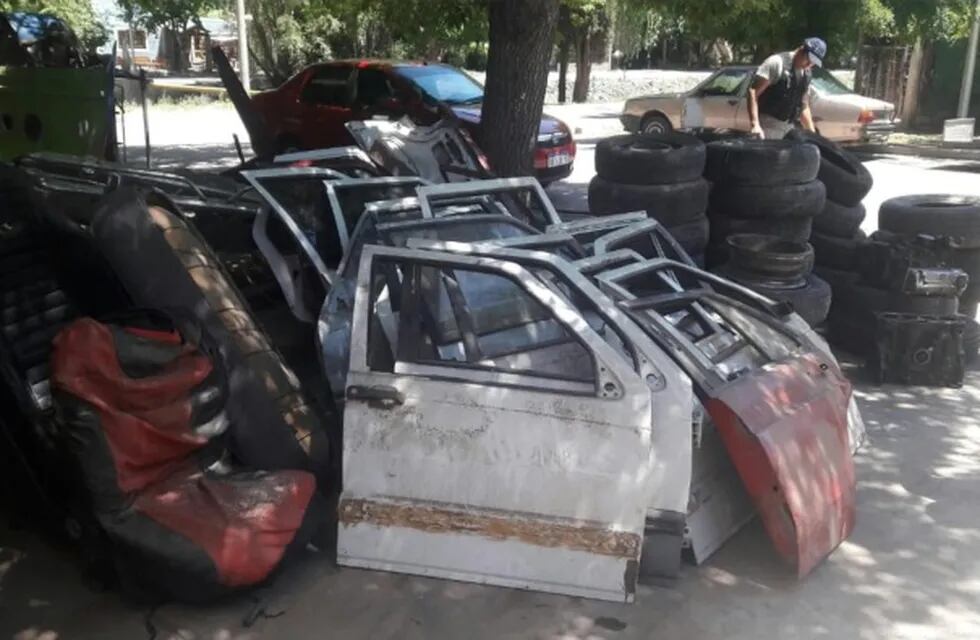 Desbarataron un desarmadero de autos clandestino en Córdoba (Imagen Ilustrativa)