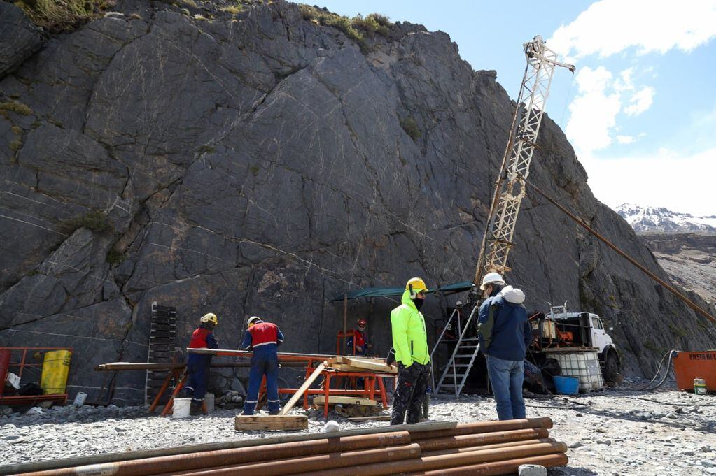El intendente Emir Félix viajó hasta el Paso Las Leñas donde se lleva adelante el estudio geológico donde se emplazará el túnel internacional.