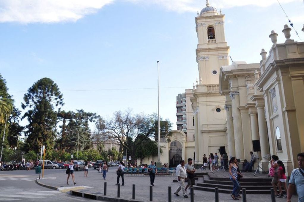 Vista del la Catedral, en el centro cívico de San Salvador de Jujuy.