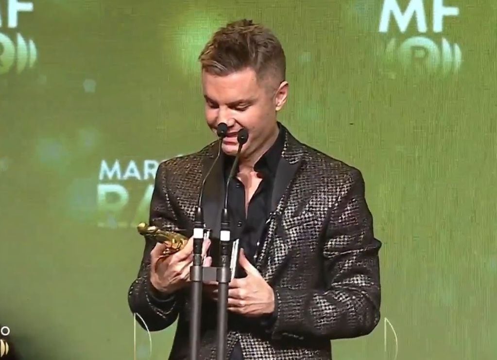 Santiago del Moro recibió del Premio Martín Fierro de Oro para FM.