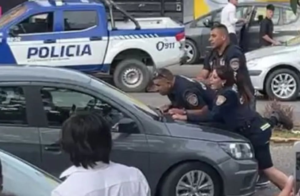 El joven atropelló a dos policías de Córdoba en la madrugada de Navidad.