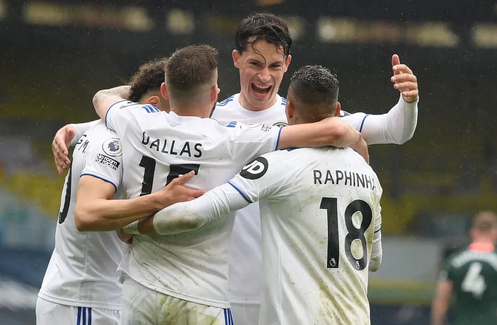 El Leeds derrotó 3 a 1 al Tottenham. (AFP)