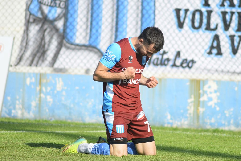 Martín Garnerone hizo los dos goles del triunfo este miércoles (Foto: José Hernández).