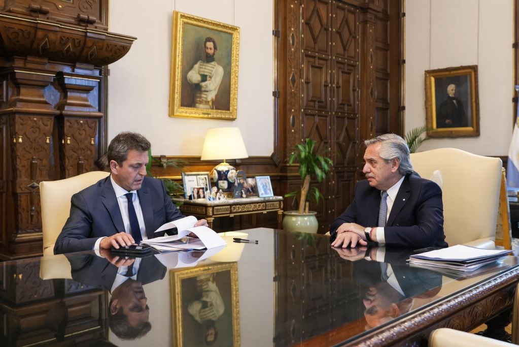 Massa y Fernández. El ministro dice que para aspirar a 2023 hay que recomponer el poder adquisitivo de la gente. 