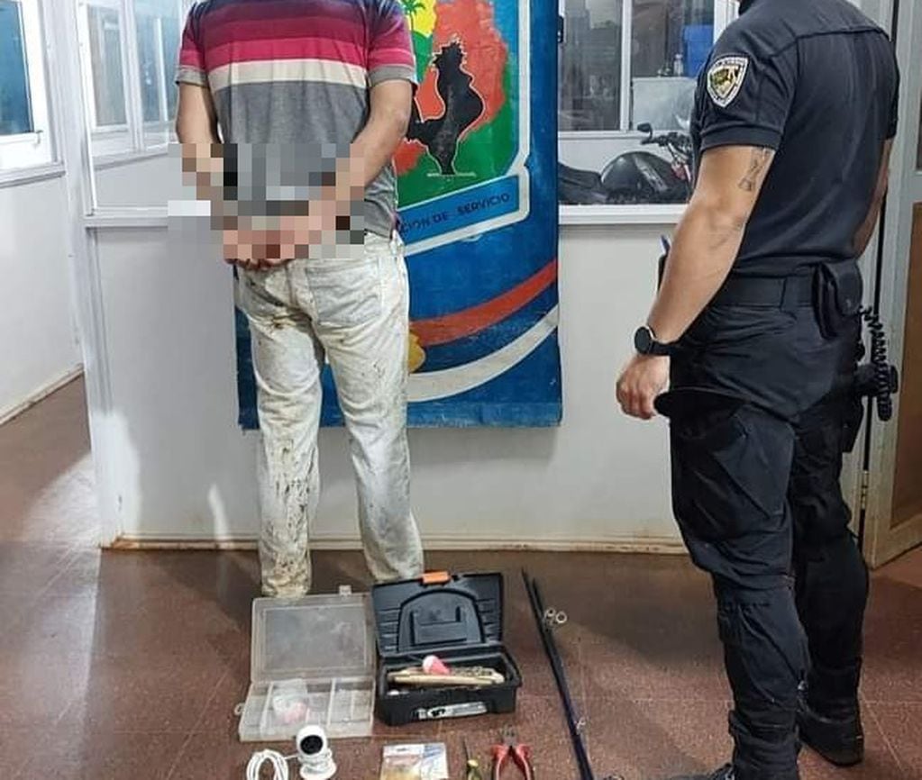Detienen a un joven con objetos robados en Puerto Esperanza.