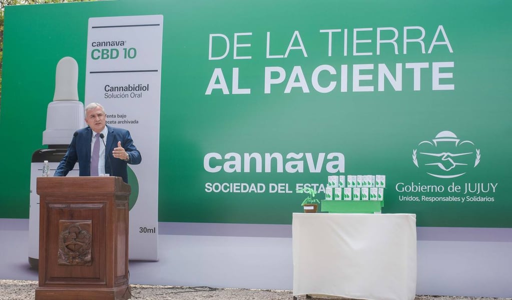El gobernador Morales encabezó el acto de entrega del primer lote de aceite de cannabis de grado farmacéutico, íntegramente producido en Jujuy.