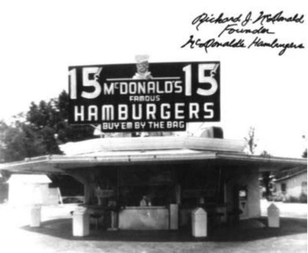 La primera sucursal de McDonald’s en San Bernardino, California, los Estados Unidos.