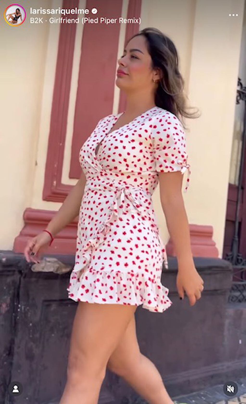 Larissa Riquelme Sorprendió A Sus Seguidores Con Un Vestido Suelto De Verano 9587